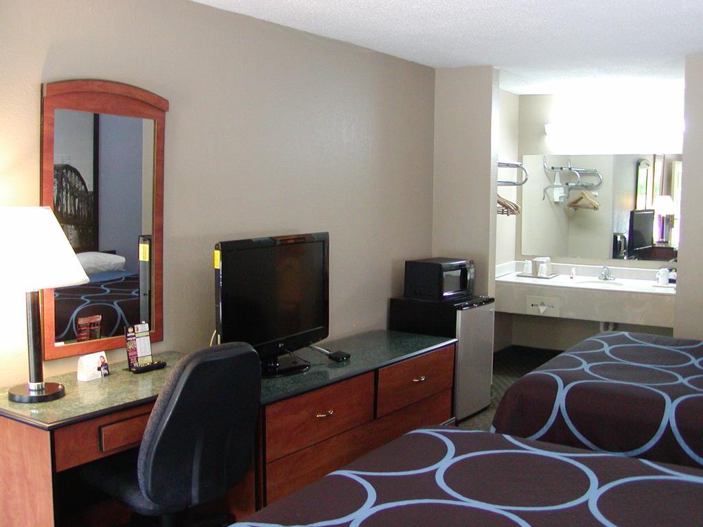 Super 8 By Wyndham Bossier City/Shreveport Area Bagian luar foto