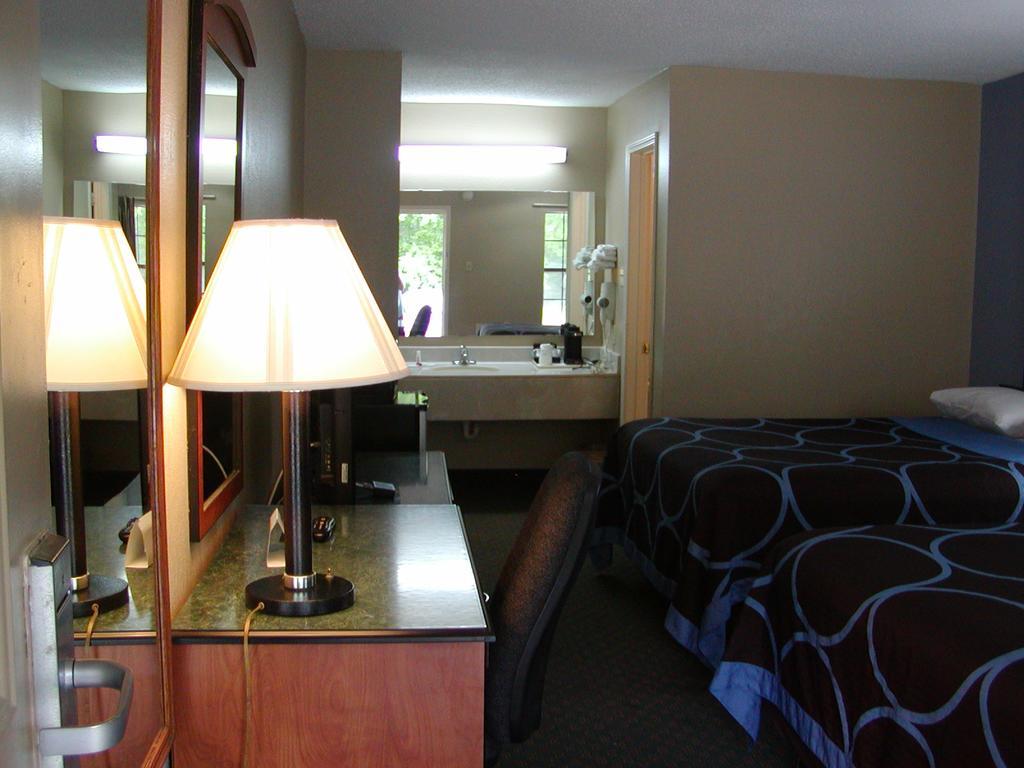 Super 8 By Wyndham Bossier City/Shreveport Area Bagian luar foto