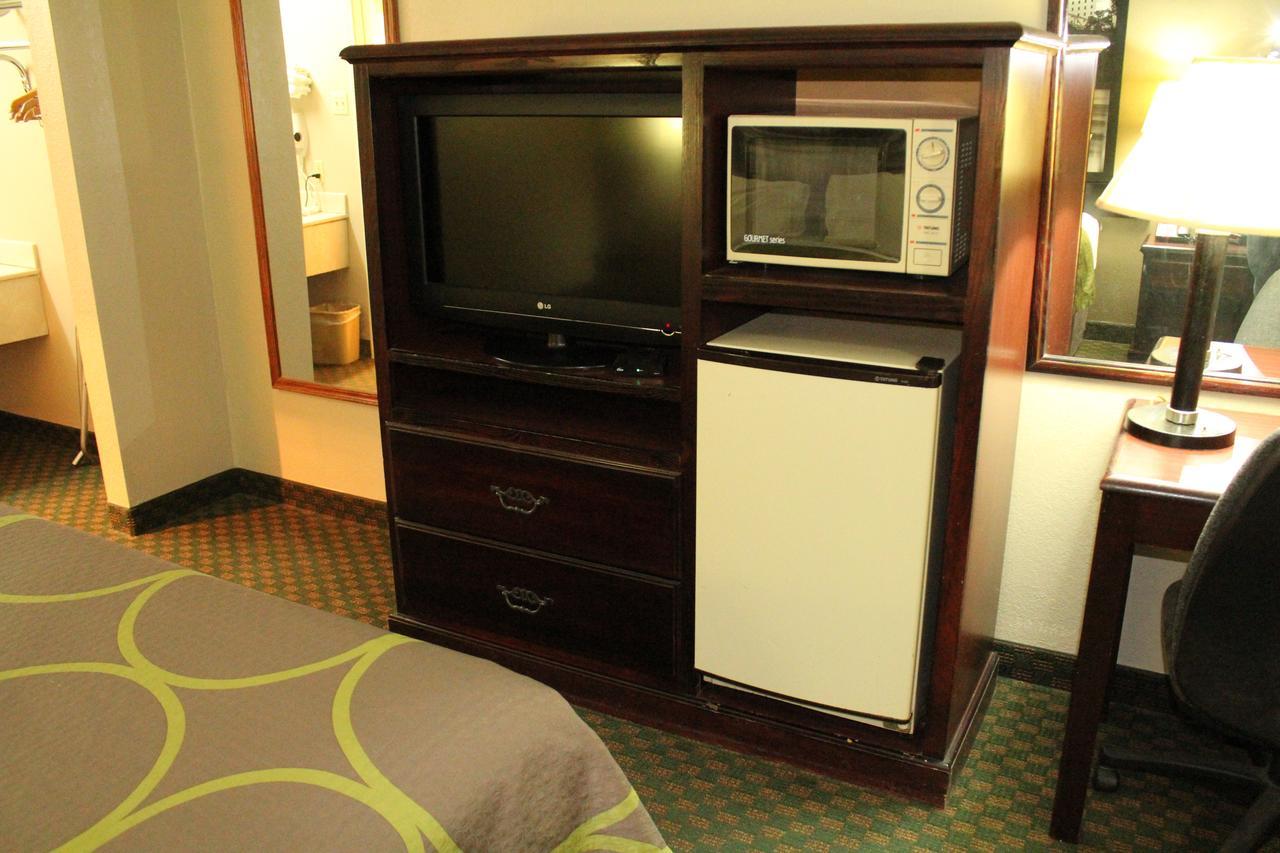 Super 8 By Wyndham Bossier City/Shreveport Area Bagian luar foto